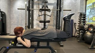 【大府・緑区パーソナルジム】女性のお客様のもも裏トレーニング!